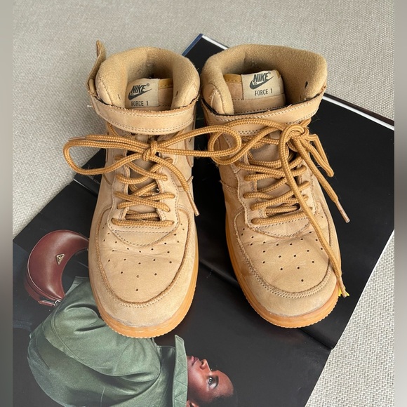 Nike Force 1 Mid Kids Unisex In Wheat Suede Gum Soles Size 3Y ( EUR 35) - Picture 1 of 14